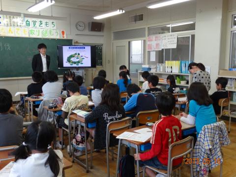 符津小学校での講座の様子