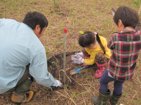 記念植樹の様子