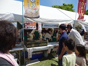 飲食ブースの様子
