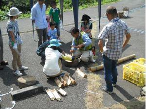 竹筒ご飯作りの様子